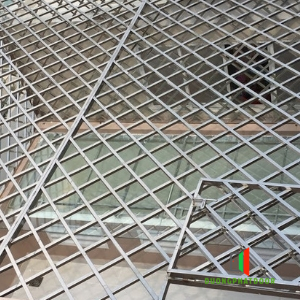 Khung sắt bảo vệ sân thượng giá rẻ 2019